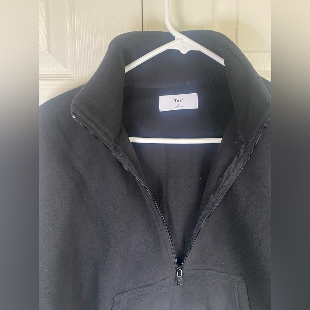 New Aritzia Black "Lena" TNA Cropped 1/2 Half-zip Fleece Sweater in size M - Picture 6 of 11